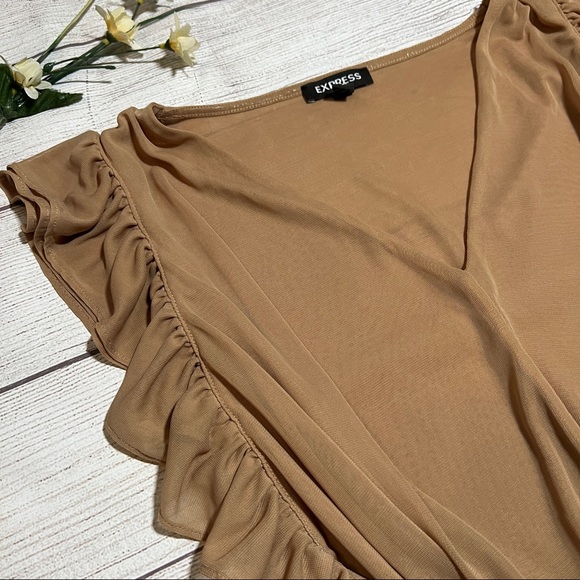EXPRESS Ruffle V-Neck Peplum Top - Picture 3 of 12